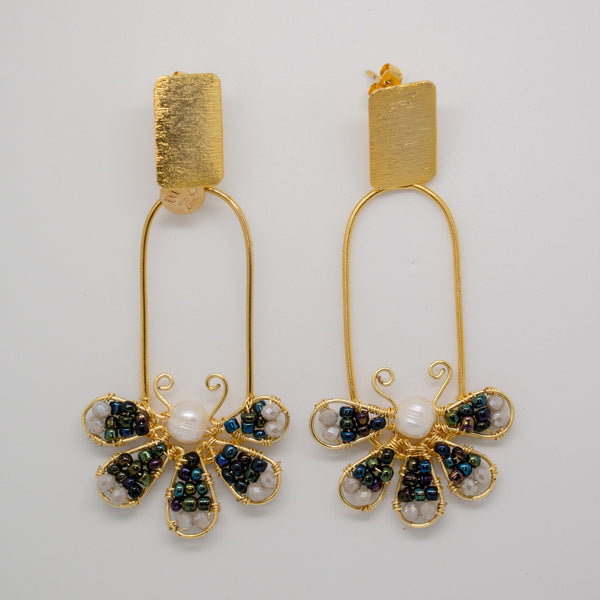 AROS LARGOS DORADOS CON MARIPOSAS DE ALAMBRISMO